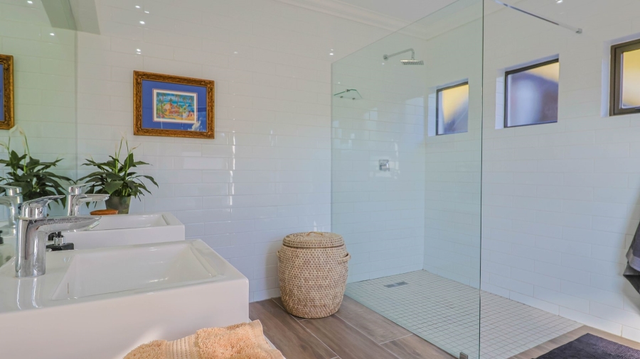 3 Bedroom Property for Sale in The Coves North West